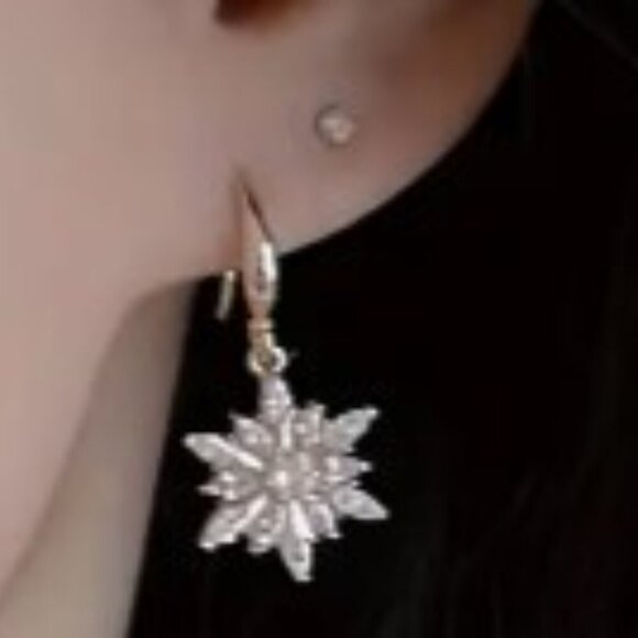 Crystal Gold Snowflake Shaped Alloy Dangle Earrings _ Minimalist Creative - Picture 3 of 7